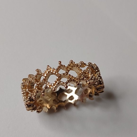 Gold Tone Lightweight Metal Size 9.5 Ring - Picture 5 of 12